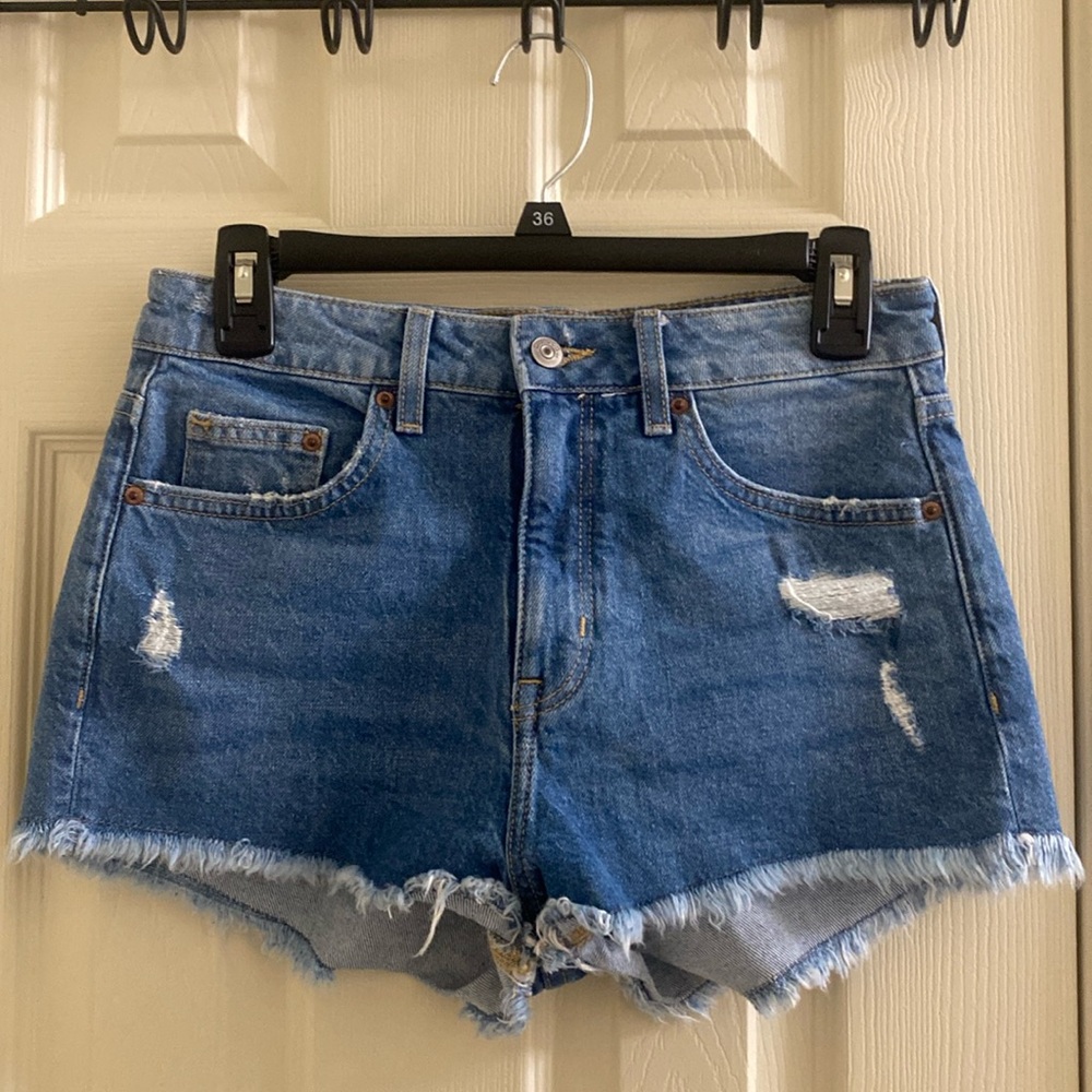 Regular wash Jean shorts